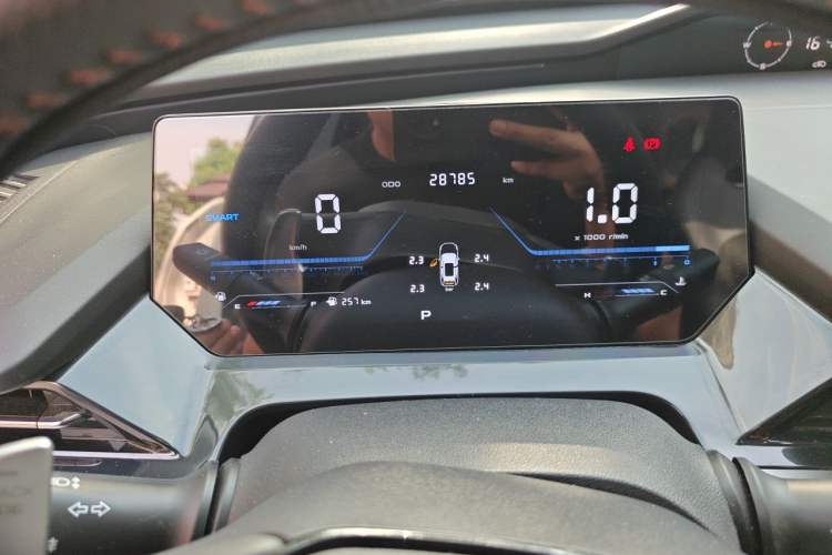 Used CHANGAN OSHAN Z6 2023 Blue Whale 1.5T DCT Luxury Model Instrument Cluster