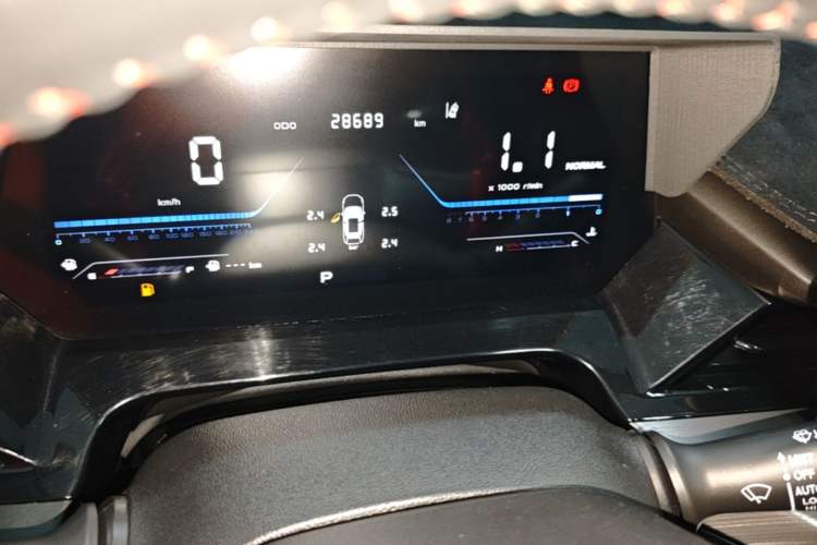 Used CHANGAN OSHAN Z6 2023 Blue Whale 1.5T DCT Smart Luxury Model Instrument Cluster
