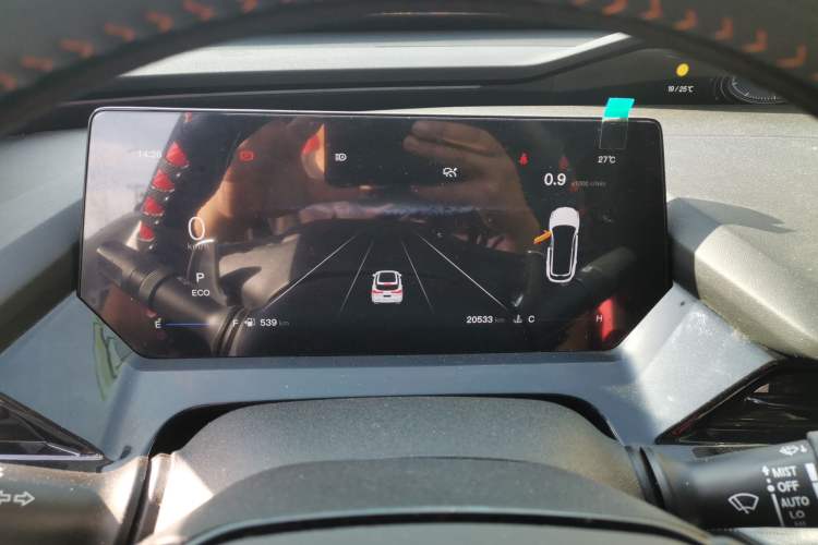 Used CHANGAN OSHAN Z6 2023 Blue Whale 1.5T DCT Smart Navigation Model Instrument Cluster