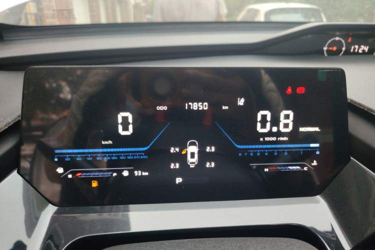 Used CHANGAN OSHAN Z6 2023 Blue Whale 1.5T DCT Smart Luxury Model Instrument Cluster