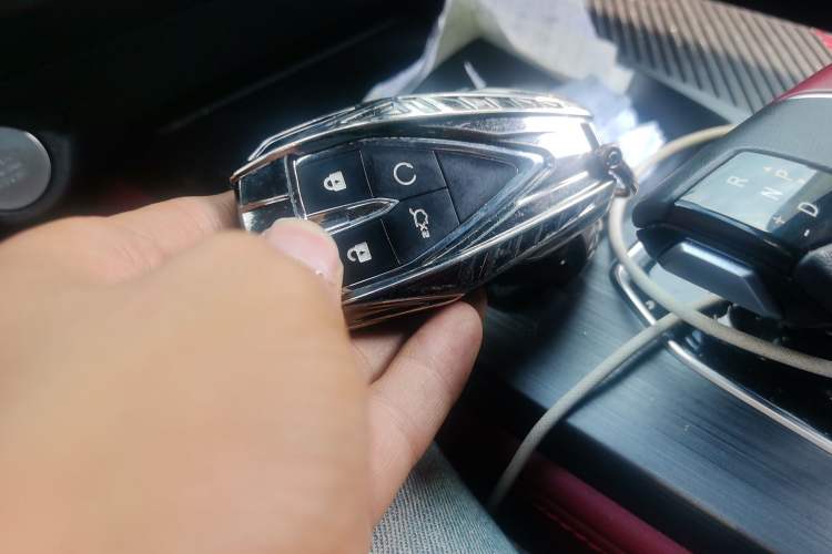 Used CHANGAN OSHAN Z6 2023 Blue Whale 1.5T DCT Smart Luxury Model Interior 1