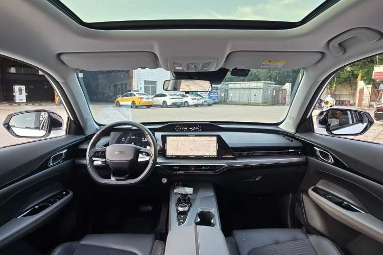 Used CHANGAN OSHAN Z6 2023 Blue Whale 1.5T DCT Luxury Model Interior 1