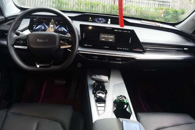 Used CHANGAN OSHAN Z6 2023 Blue Whale 1.5T DCT Smart Edition Interior 2