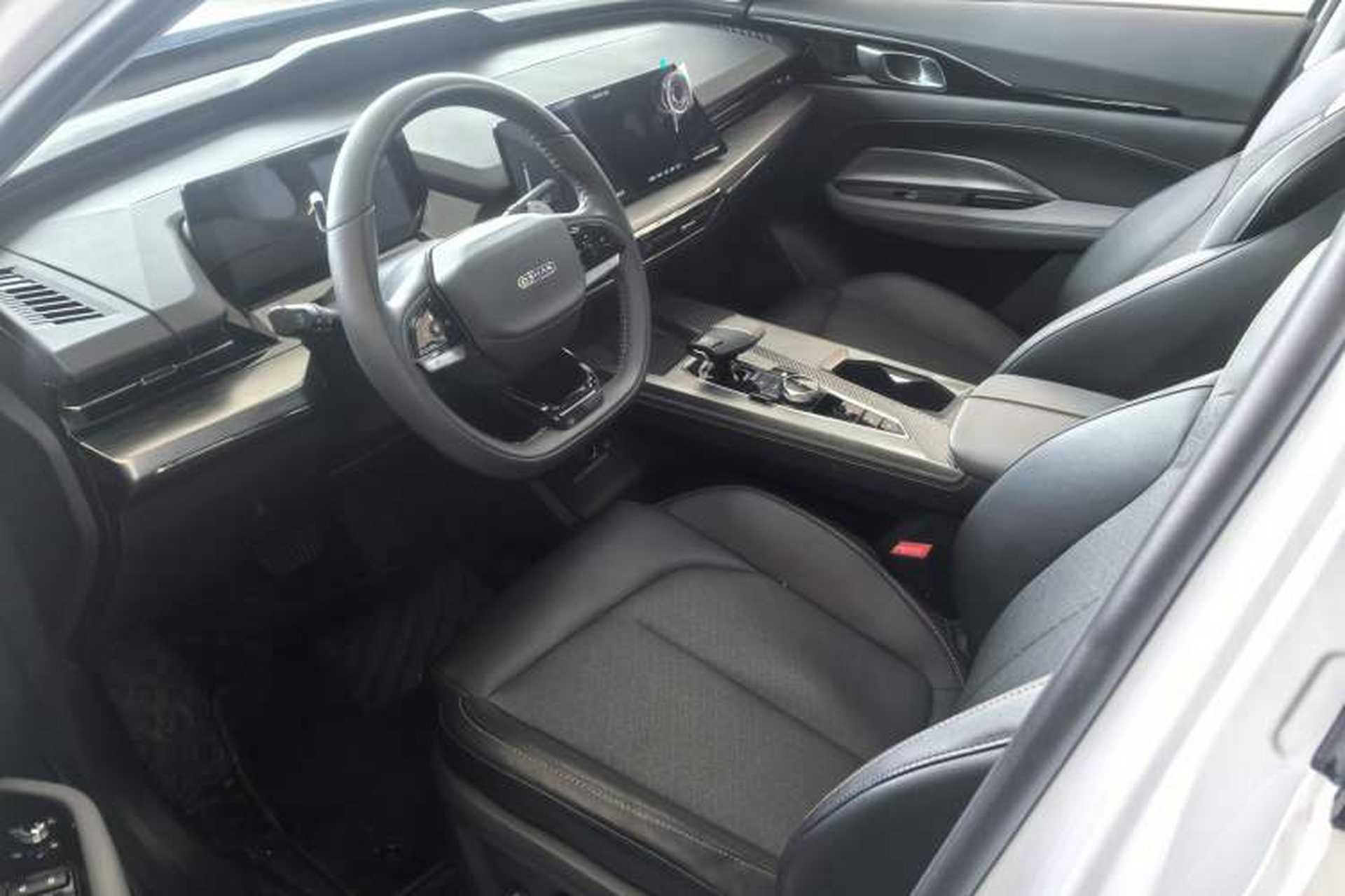 Used CHANGAN OSHAN Z6 2023 Blue Whale 1.5T DCT Smart-Led City Edition Interior 2