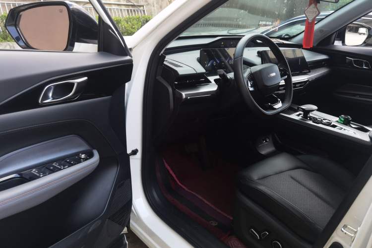 Used CHANGAN OSHAN Z6 2023 Blue Whale 1.5T DCT Smart Edition Interior 3