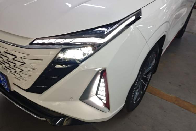 Used CHANGAN OSHAN Z6 2023 Blue Whale 1.5T DCT Smart Luxury Model Left Front Headlight