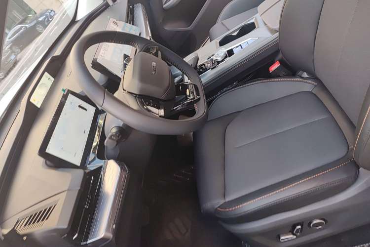 Used CHANGAN OSHAN Z6 2023 Blue Whale 1.5T DCT Smart Edition Left Front Seat