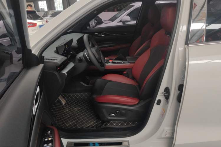 Used CHANGAN OSHAN Z6 2023 Blue Whale 1.5T DCT Smart Luxury Model Left Front Seat