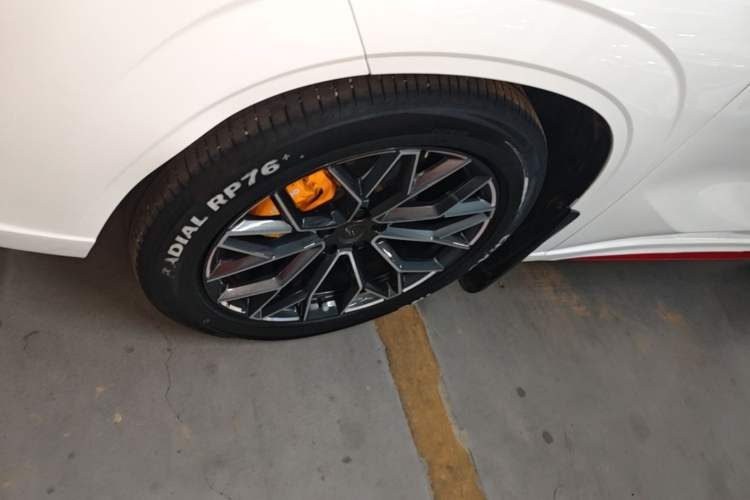 Used CHANGAN OSHAN Z6 2023 Blue Whale 1.5T DCT Smart Luxury Model Left Front Wheel Hub