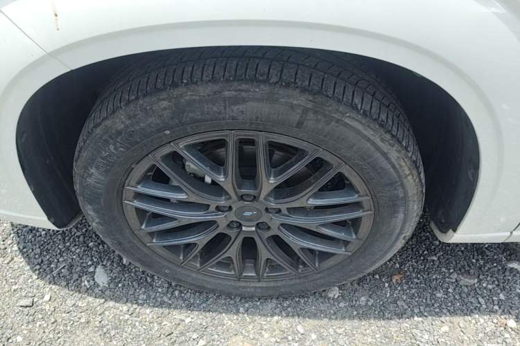 Used CHANGAN OSHAN Z6 2023 Blue Whale 1.5T DCT Luxury Model Left Front Wheel Hub