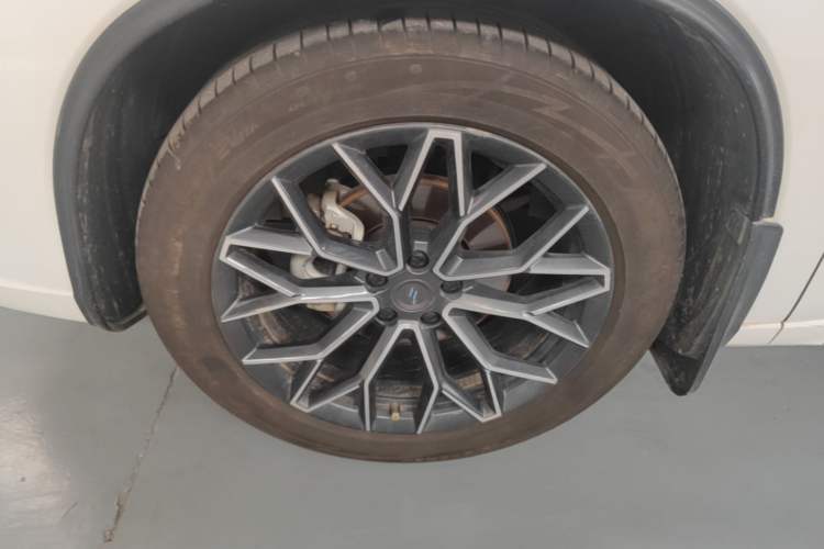 Used CHANGAN OSHAN Z6 2023 Blue Whale 1.5T DCT Smart Luxury Model Left Front Wheel Hub