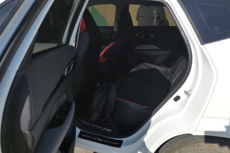 Used CHANGAN OSHAN Z6 2023 Blue Whale 1.5T DCT Smart Navigation Model Left Rear Seat