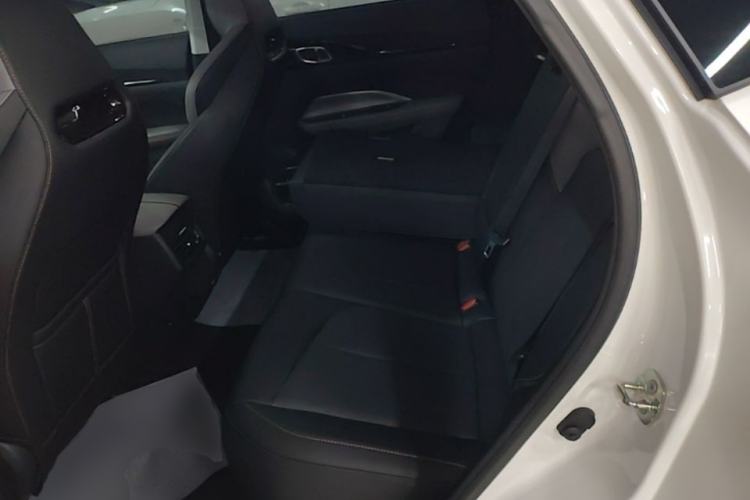 Used CHANGAN OSHAN Z6 2023 Blue Whale 1.5T DCT Smart Navigation Model Left Rear Seat