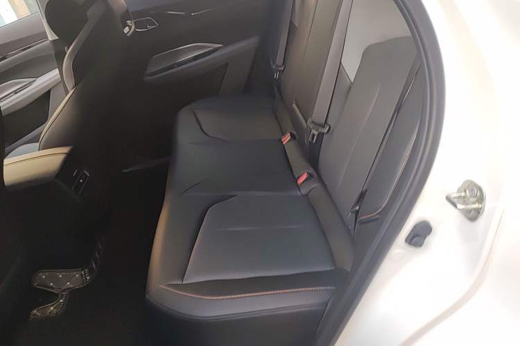 Used CHANGAN OSHAN Z6 2023 Blue Whale 1.5T DCT Smart Edition Left Rear Seat