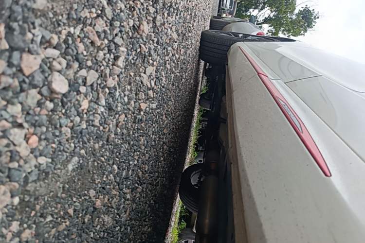 Used CHANGAN OSHAN Z6 2023 Blue Whale 2.0T Automatic Smart Drive Model Left Side Sill