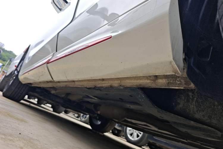 Used CHANGAN OSHAN Z6 2023 Blue Whale 1.5T DCT Luxury Model Left Side Sill