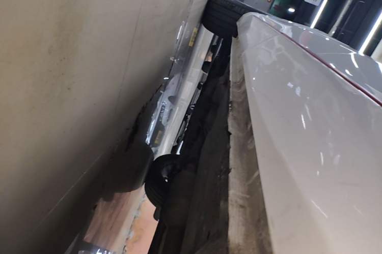 Used CHANGAN OSHAN Z6 2023 Blue Whale 1.5T DCT Smart Navigation Model Left Side Sill