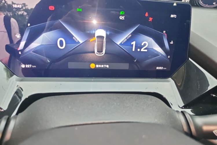 Used CHANGAN OSHAN Z6 2023 Blue Whale 1.5T DCT Smart Edition Odometer Close Up