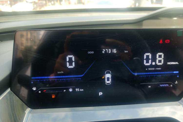 Used CHANGAN OSHAN Z6 2023 Blue Whale 1.5T DCT Smart Luxury Model Odometer Close Up