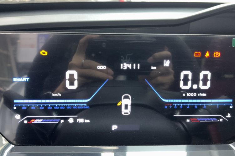 Used CHANGAN OSHAN Z6 2023 Blue Whale 1.5T DCT Smart Luxury Model Odometer Close Up
