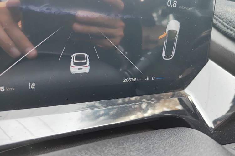 Used CHANGAN OSHAN Z6 2023 Blue Whale 1.5T DCT Smart-Led City Edition Odometer Close Up