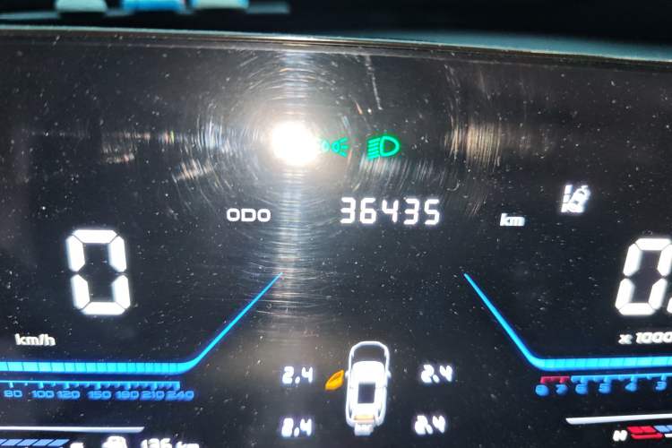 Used CHANGAN OSHAN Z6 2023 Blue Whale 1.5T DCT Luxury Model Odometer Close Up