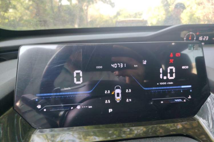 Used CHANGAN OSHAN Z6 2023 Blue Whale 1.5T DCT Smart Luxury Model Odometer Close Up