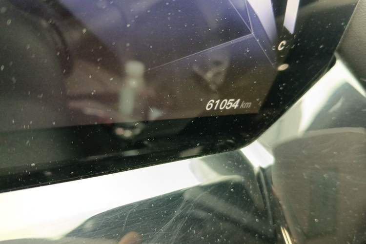 Used CHANGAN OSHAN Z6 2023 Blue Whale 1.5T DCT Smart Edition Odometer Close Up