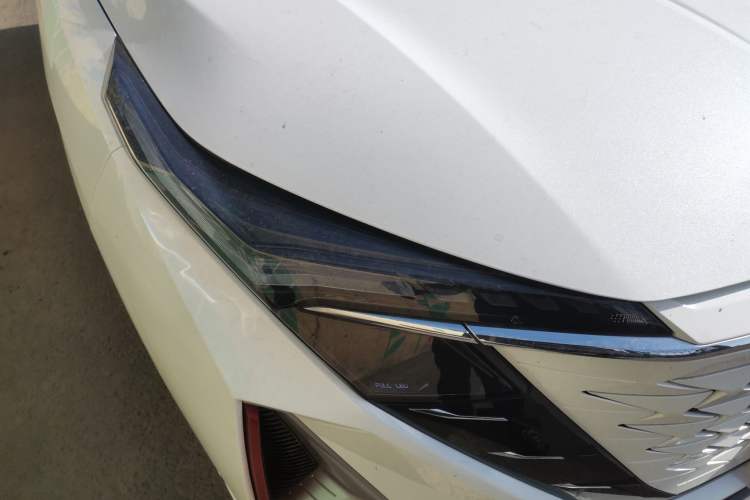Used CHANGAN OSHAN Z6 2023 Blue Whale 1.5T DCT Smart Navigation Model Right Front Headlight