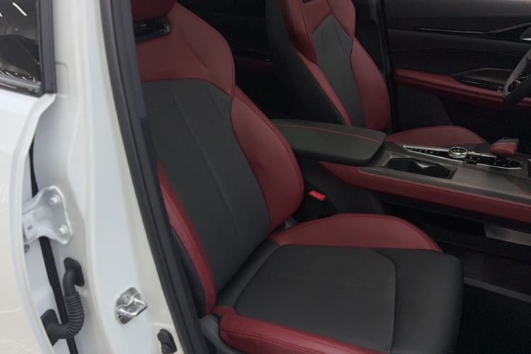 Used CHANGAN OSHAN Z6 2023 Blue Whale 1.5T DCT Smart Luxury Model Right Front Seat
