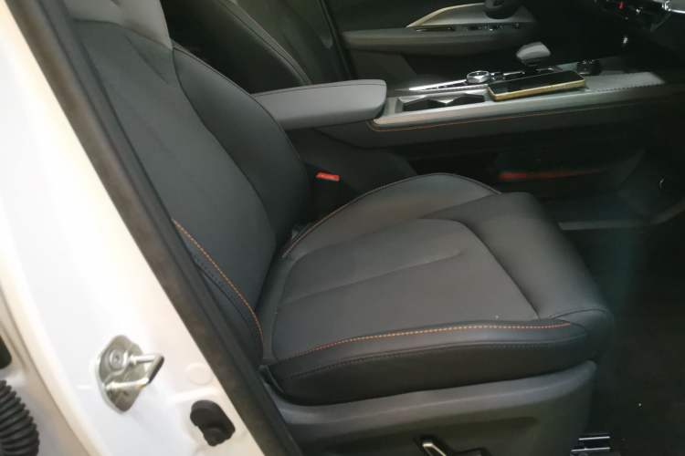 Used CHANGAN OSHAN Z6 2023 Blue Whale 1.5T DCT Smart Edition Right Front Seat