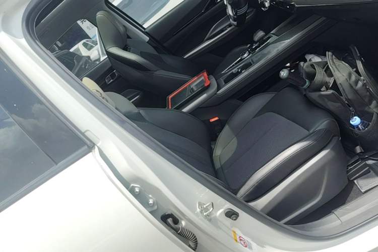 Used CHANGAN OSHAN Z6 2023 Blue Whale 1.5T DCT Luxury Model Right Front Seat