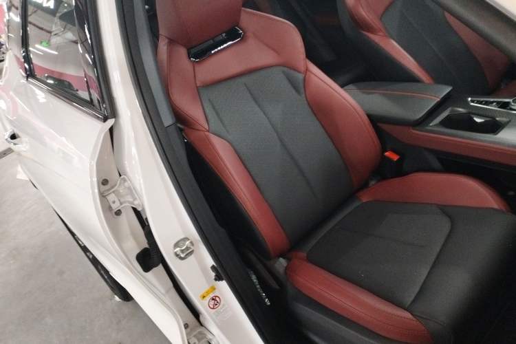 Used CHANGAN OSHAN Z6 2023 Blue Whale 1.5T DCT Smart Luxury Model Right Front Seat