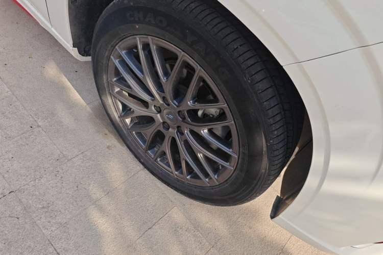 Used CHANGAN OSHAN Z6 2023 Blue Whale 1.5T DCT Luxury Model Right Front Wheel Hub
