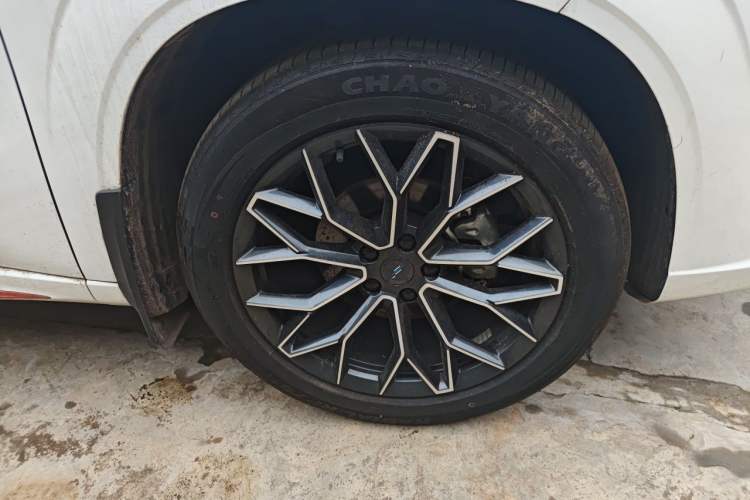 Used CHANGAN OSHAN Z6 2023 Blue Whale 1.5T DCT Smart Edition Right Front Wheel Hub