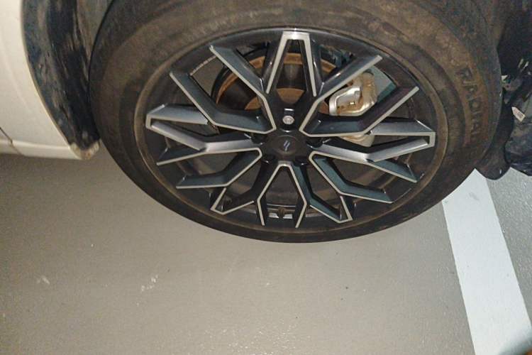 Used CHANGAN OSHAN Z6 2023 Blue Whale 1.5T DCT Smart Luxury Model Right Front Wheel Hub