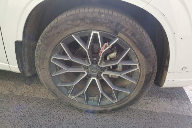 Used CHANGAN OSHAN Z6 2023 Blue Whale 1.5T DCT Smart Navigation Model Right Front Wheel Hub