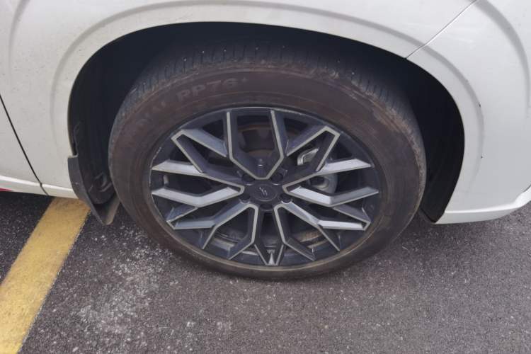 Used CHANGAN OSHAN Z6 2023 Blue Whale 1.5T DCT Smart Edition Right Front Wheel Hub