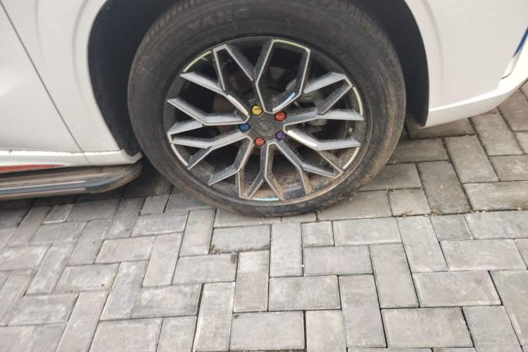 Used CHANGAN OSHAN Z6 2023 Blue Whale 1.5T DCT Smart Luxury Model Right Front Wheel Hub