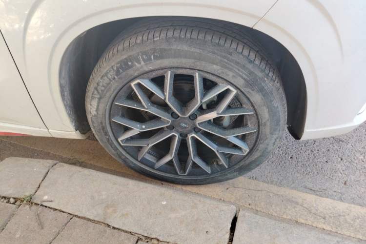 Used CHANGAN OSHAN Z6 2023 Blue Whale 1.5T DCT Smart Luxury Model Right Front Wheel Hub