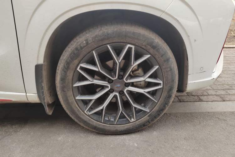 Used CHANGAN OSHAN Z6 2023 Blue Whale 1.5T DCT Smart Navigation Model Right Front Wheel Hub