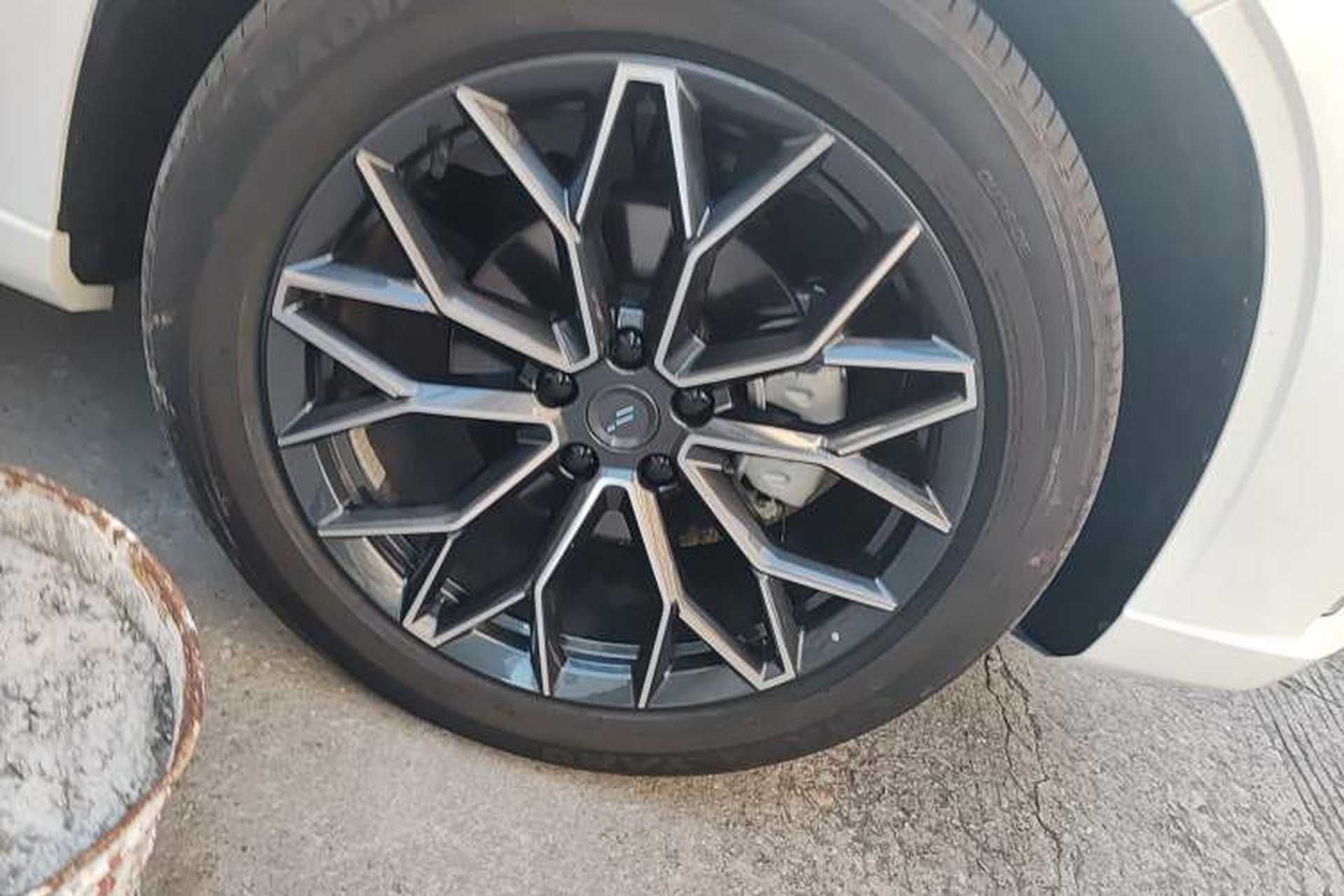 Used CHANGAN OSHAN Z6 2023 Blue Whale 1.5T DCT Smart Edition Right Front Wheel Hub