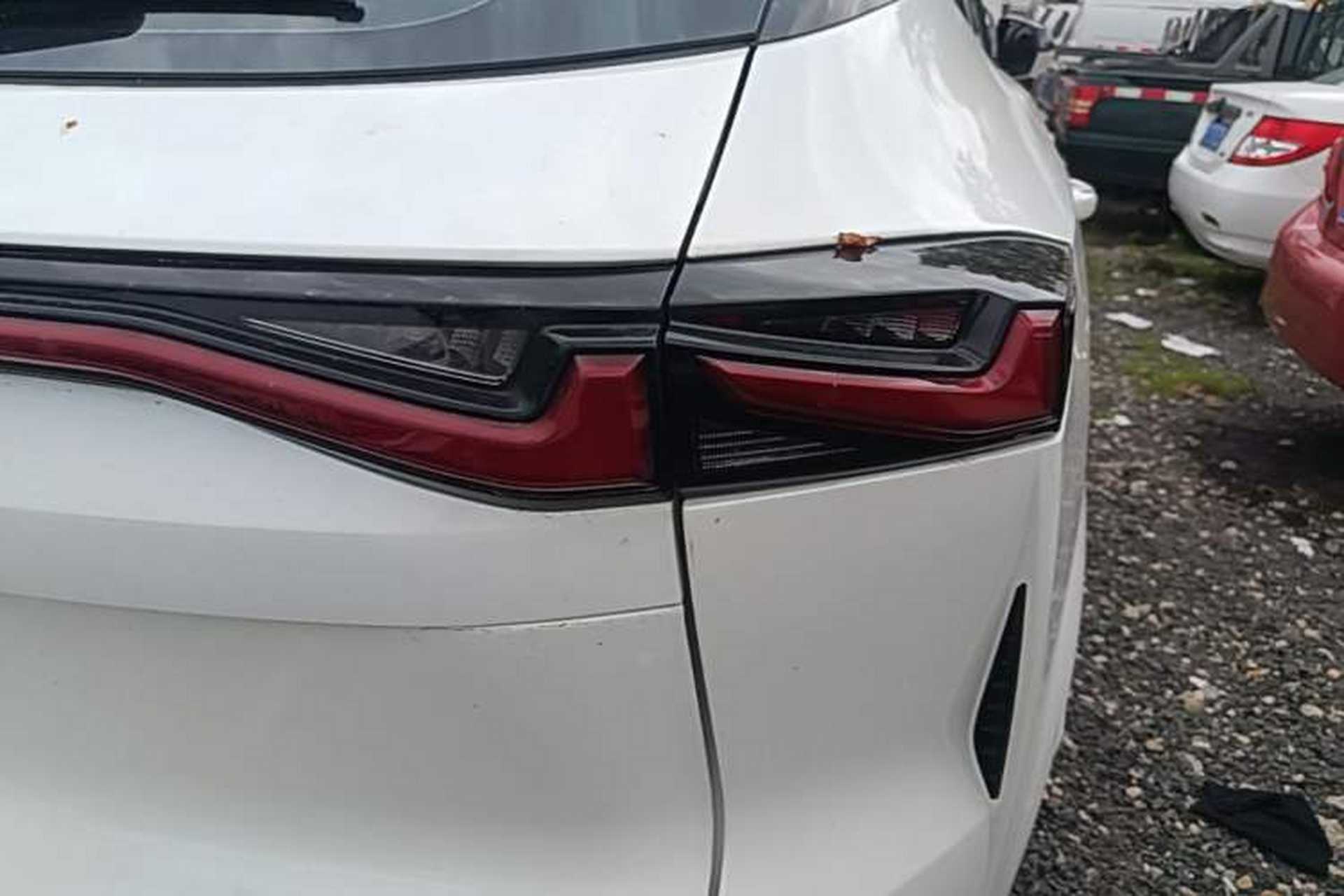 Used CHANGAN OSHAN Z6 2023 Blue Whale 2.0T Automatic Smart Drive Model Right Rear Taillight