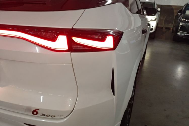 Used CHANGAN OSHAN Z6 2023 Blue Whale 1.5T DCT Smart Luxury Model Right Rear Taillight