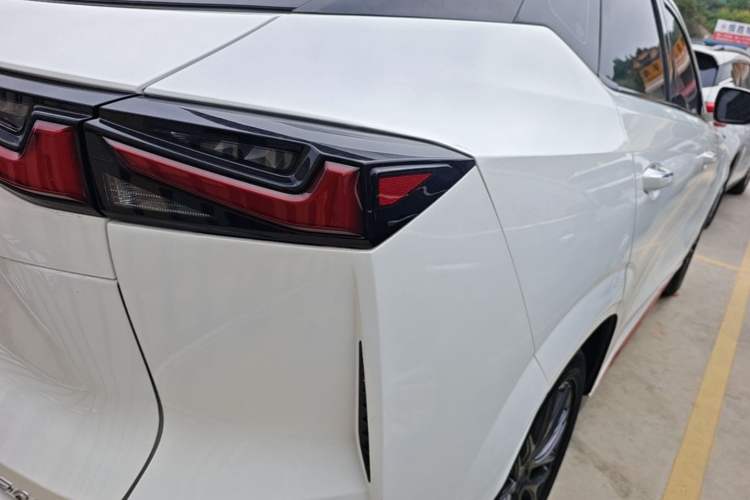 Used CHANGAN OSHAN Z6 2023 Blue Whale 1.5T DCT Luxury Model Right Rear Taillight
