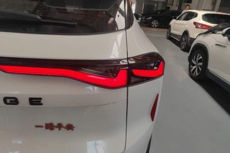 Used CHANGAN OSHAN Z6 2023 Blue Whale 1.5T DCT Smart Luxury Model Right Rear Taillight