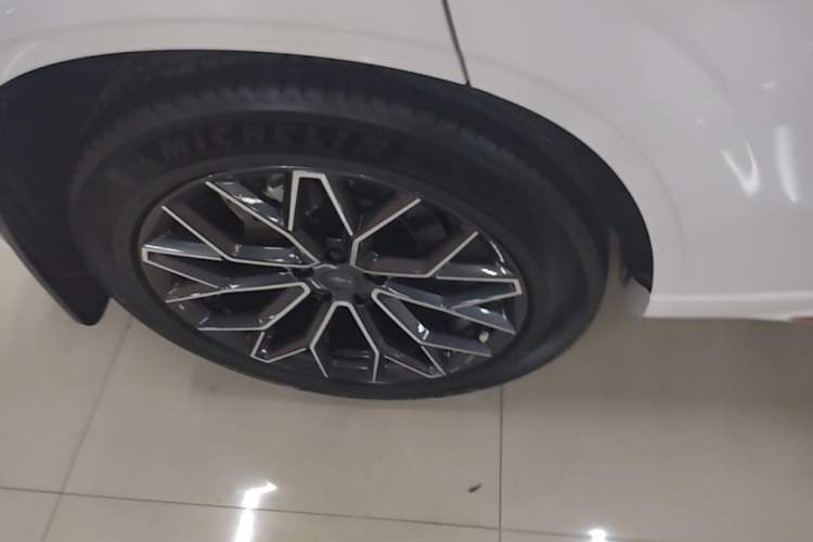 Used CHANGAN OSHAN Z6 2023 Blue Whale 1.5T DCT Smart Navigation Model Right Rear Wheel Hub