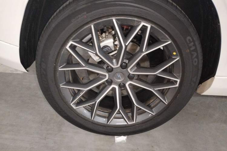 Used CHANGAN OSHAN Z6 2023 Blue Whale 1.5T DCT Smart Luxury Model Right Rear Wheel Hub