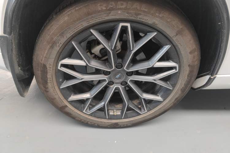 Used CHANGAN OSHAN Z6 2023 Blue Whale 1.5T DCT Smart Luxury Model Right Rear Wheel Hub