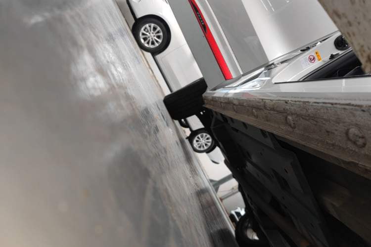 Used CHANGAN OSHAN Z6 2023 Blue Whale 1.5T DCT Smart Luxury Model Right Side Sill